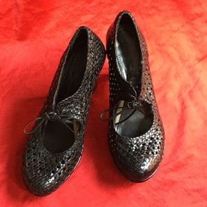 JAMBU BLACK WOVEN LEATHER PLATFORM PUMPS SZ 8